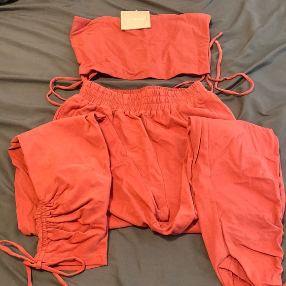 Pink kittenish two piece set - Picture 2 of 4